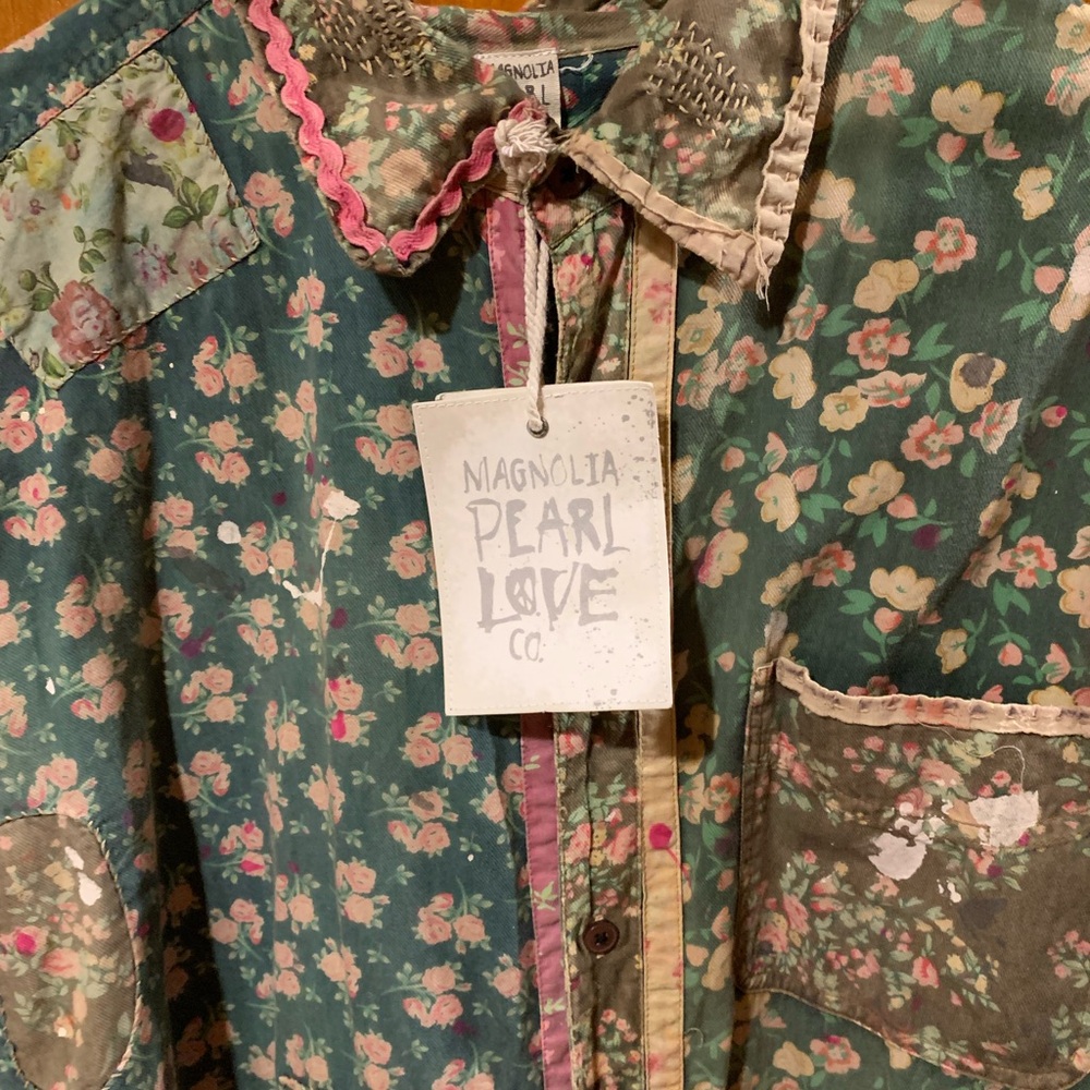 Magnolia Pearl Green Floral Shirt with Pink Trim - Picture 2 of 9